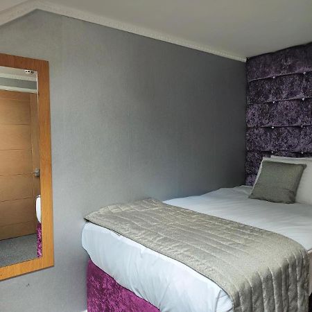 Hotel 24-7 Express Newport  Buitenkant foto