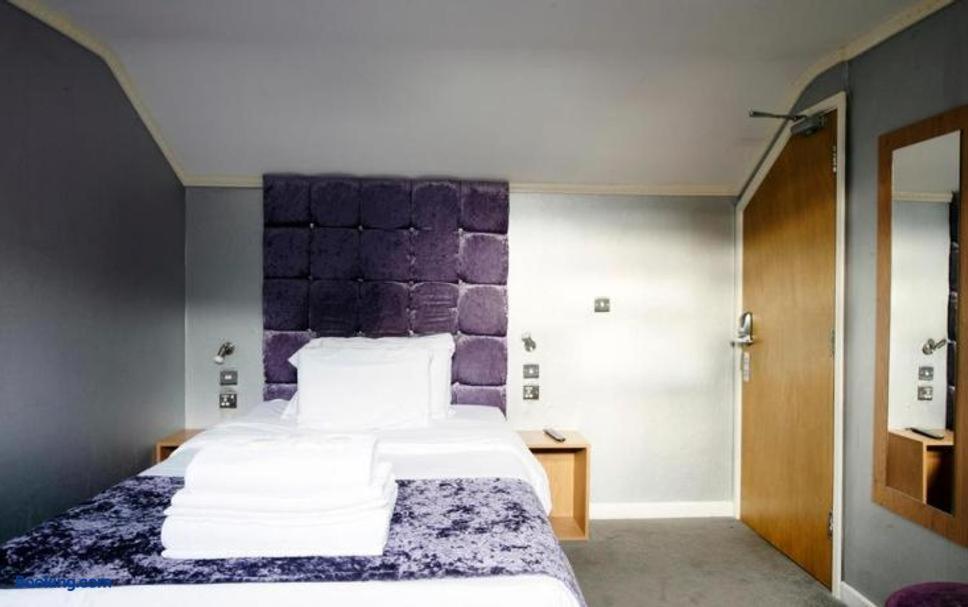 Hotel 24-7 Express Newport  Buitenkant foto
