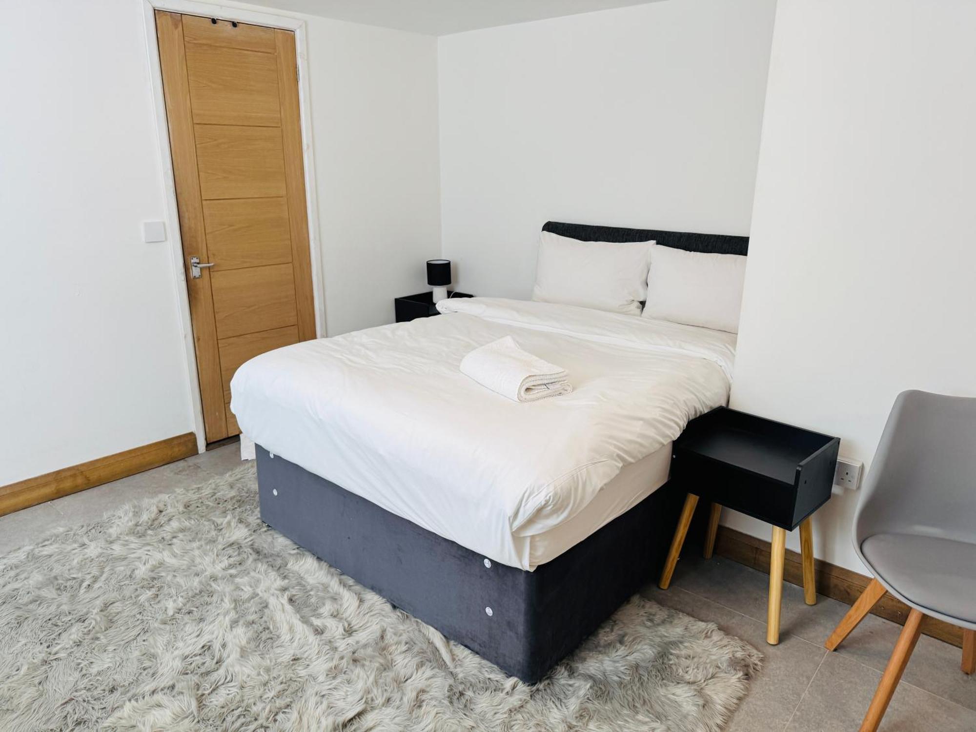 Hotel 24-7 Express Newport  Buitenkant foto